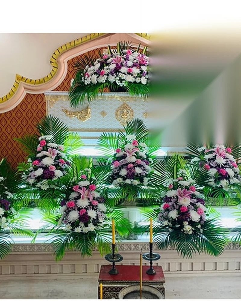 ดอกไม้หน้าศพโทนขาวเขียวจัดทรงสูง