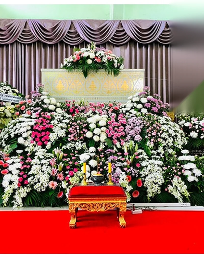 ดอกไม้หน้าหีบและเครื่องประกอบพิธีที่ครอบครัวจัดเตรียมเอง