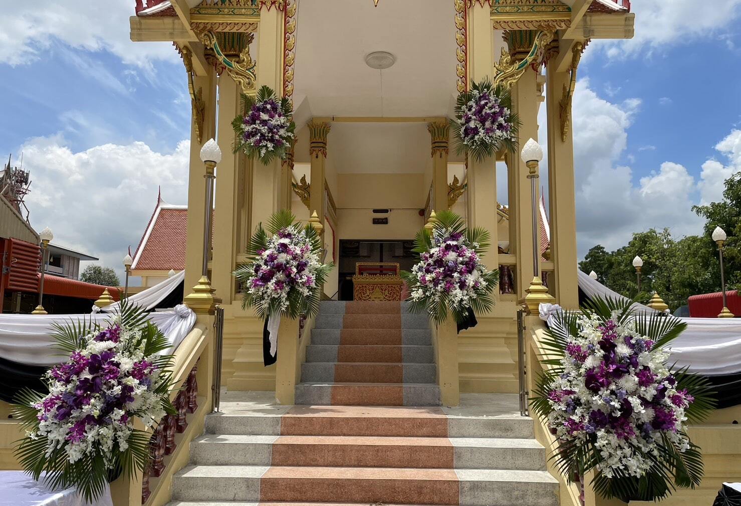 ดอกไม้หน้าเมรุ วัดสวัสดิ์วารีสีมาราม ส่งถึงวัด กรุงเทพฯ | Aorest