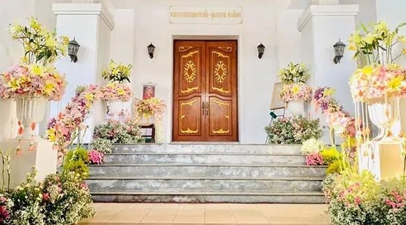 พวงหรีดดอกไม้หน้าเมรุ วัดโพธาราม ส่งถ