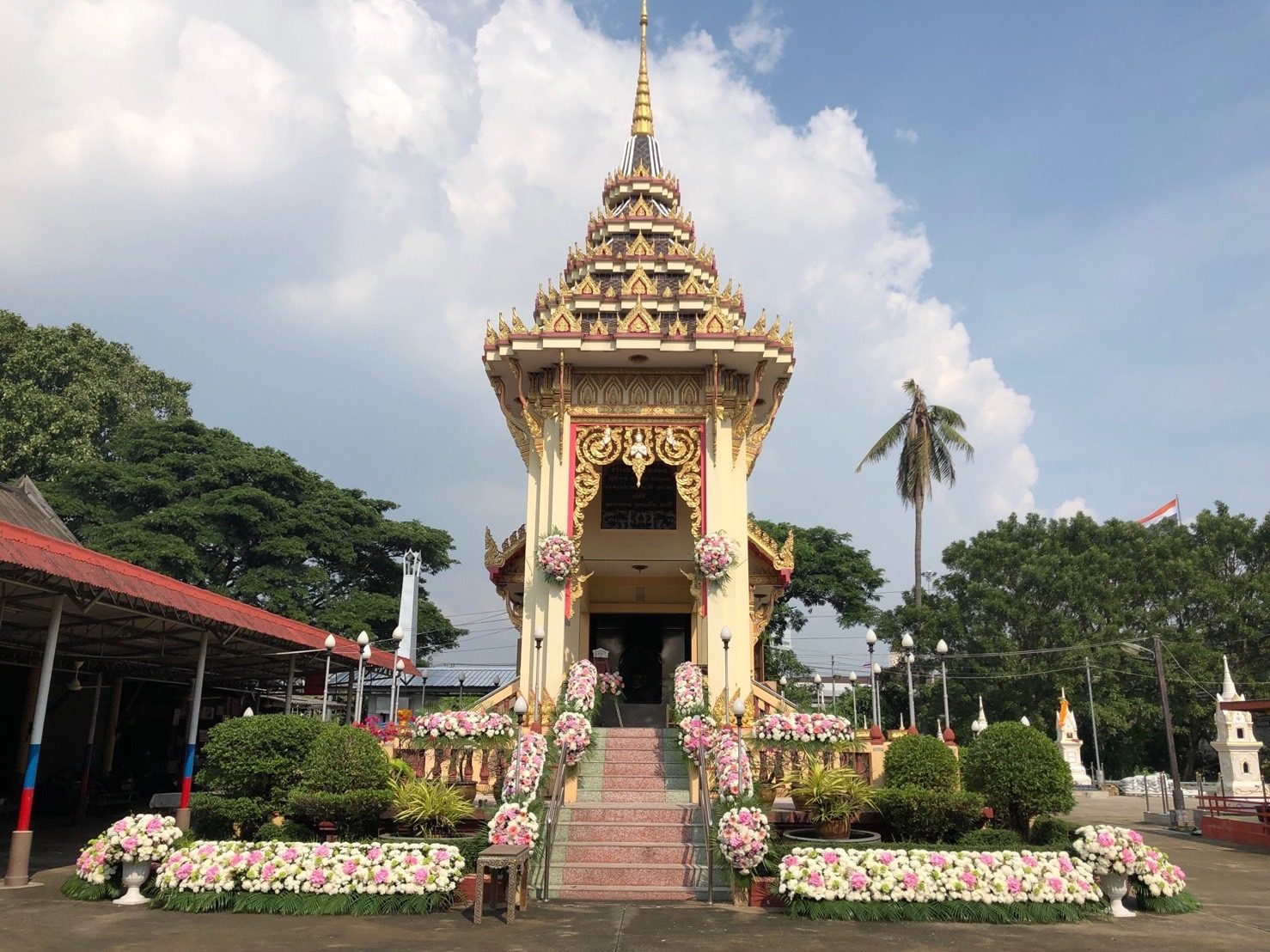 ดอกไม้หน้าเมรุ วัดบุรณศิริมาตยาราม ส่งถึงวัด กรุงเทพฯ